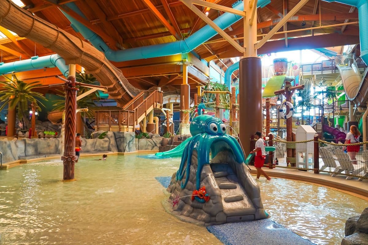 Castaway Bay Water Park: Sandusky - best water parks in Ohio - ratepunk