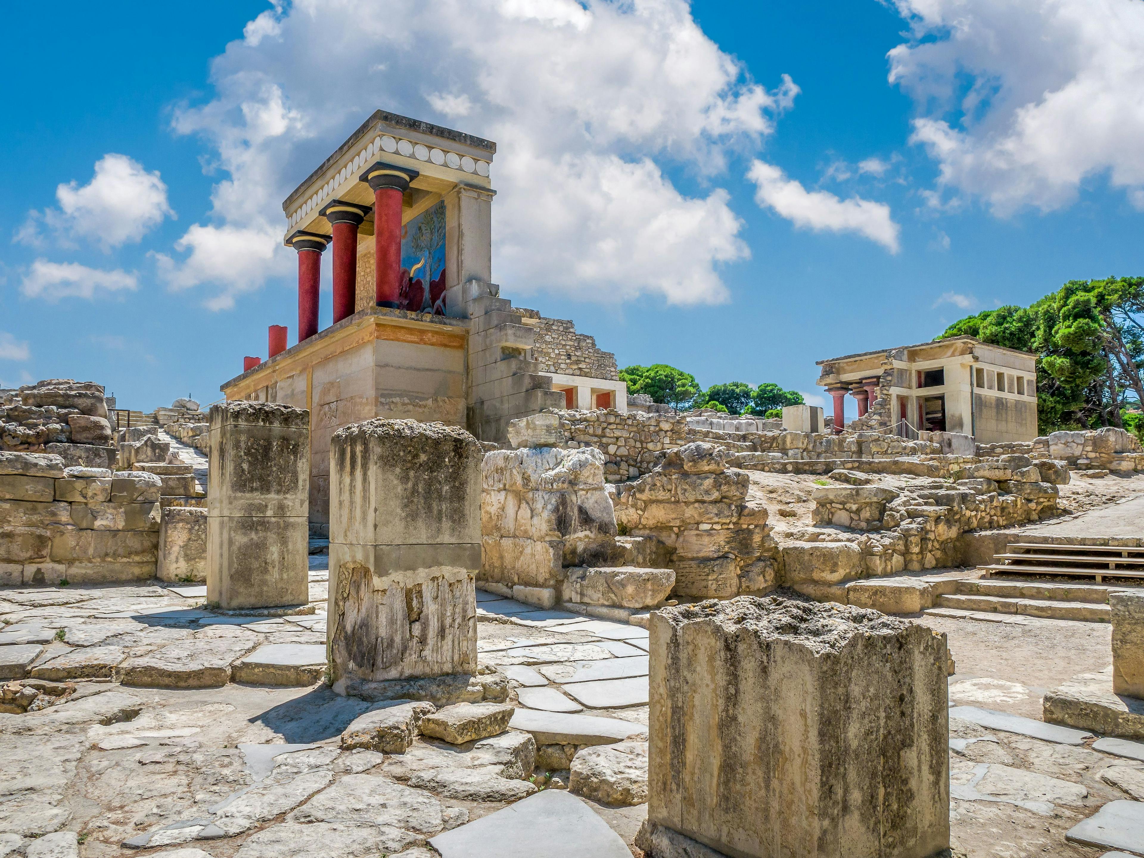 must-visit places in Crete- Knossos - ratepunk