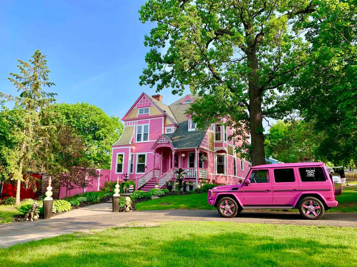 PinkCastle Babe’cation- Barbie inspired Airbnb rentals RatePunk