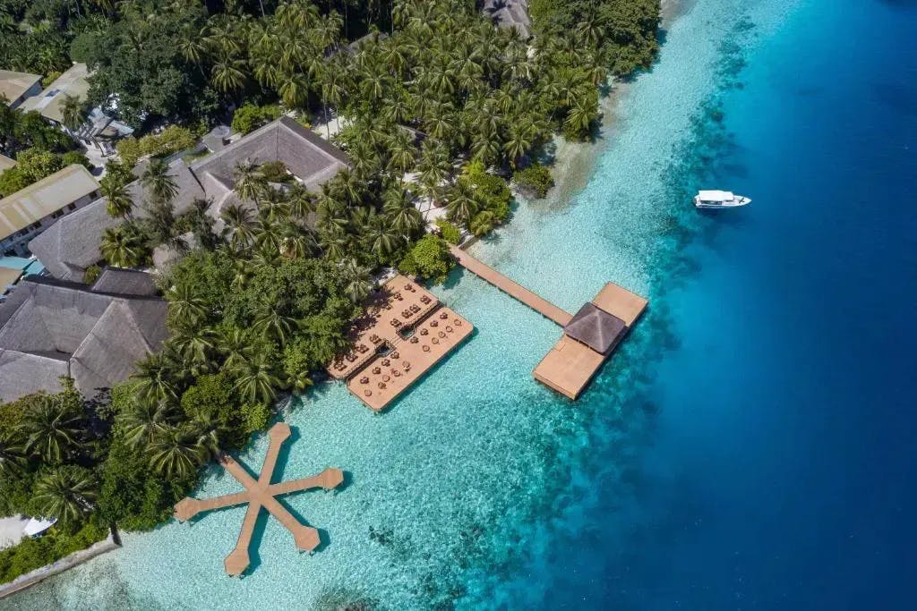 10 Wasserbungalow Malediven - Die Günstigsten 2023/2024 -Fihalhohi Island Resort ratepunk