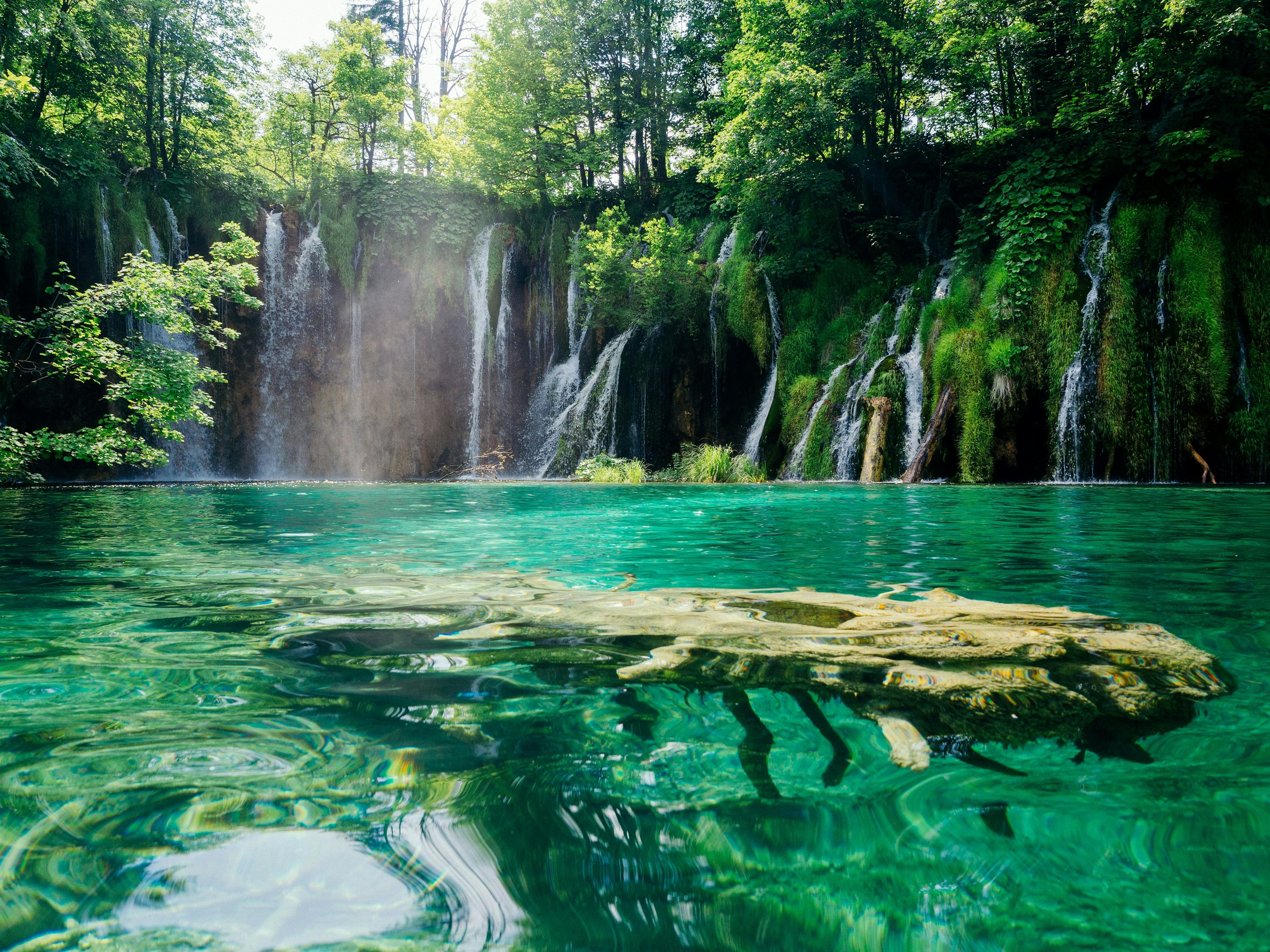 10 Places with the Bluest and Clearest Waters in the World - Plitvice Lake national park - ratepunk