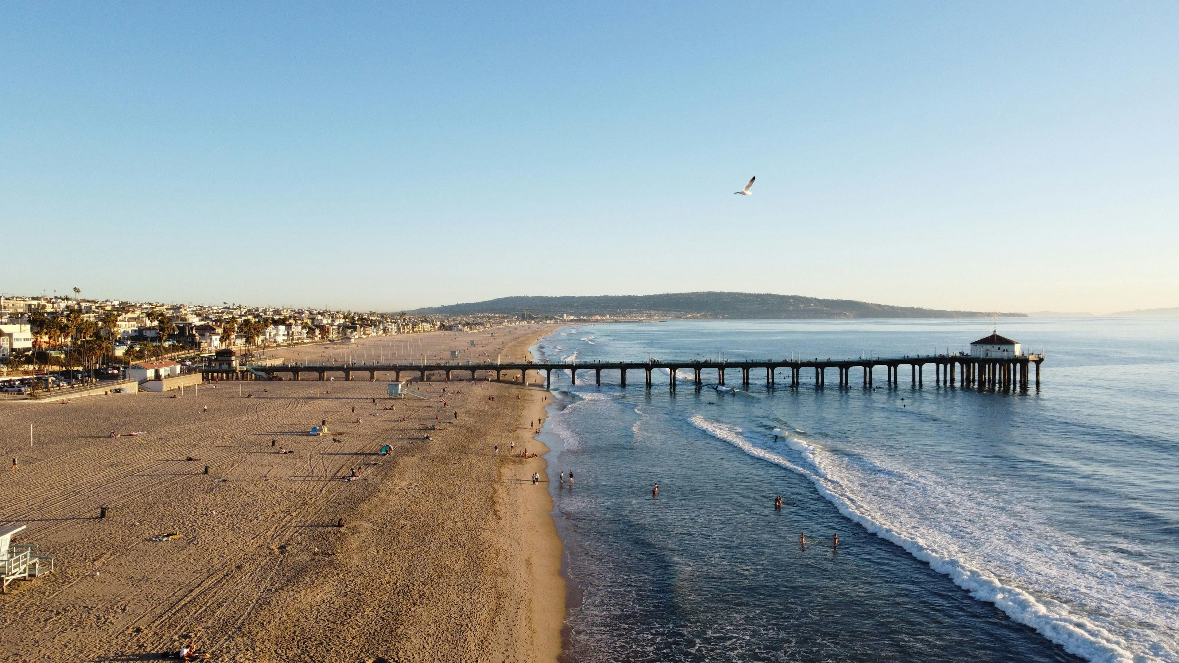 Manhattan Beach - the best beach towns in California in 2023 RatePunk