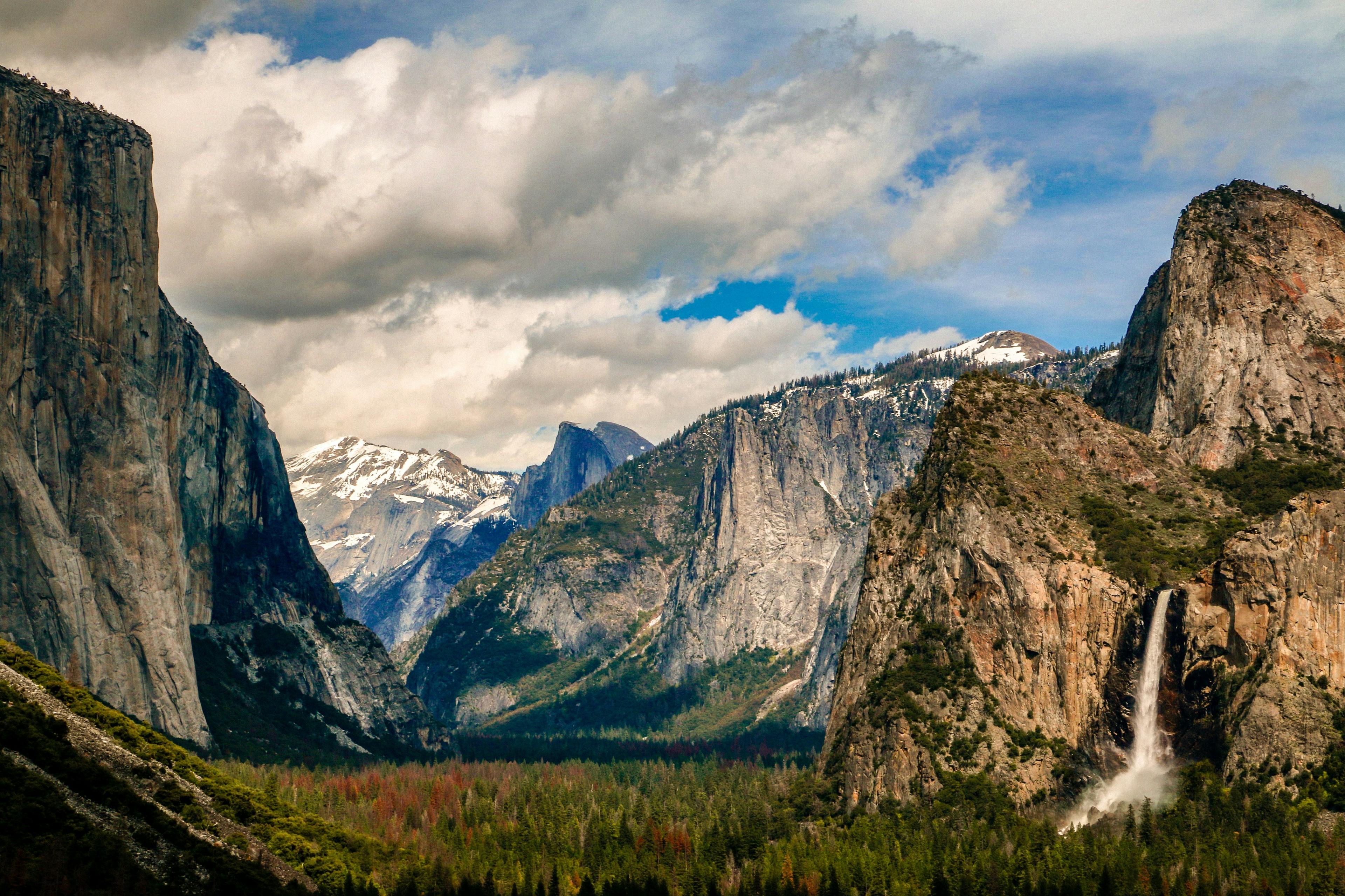 best places to visiti in California: Yosemite National Park, RatePunk