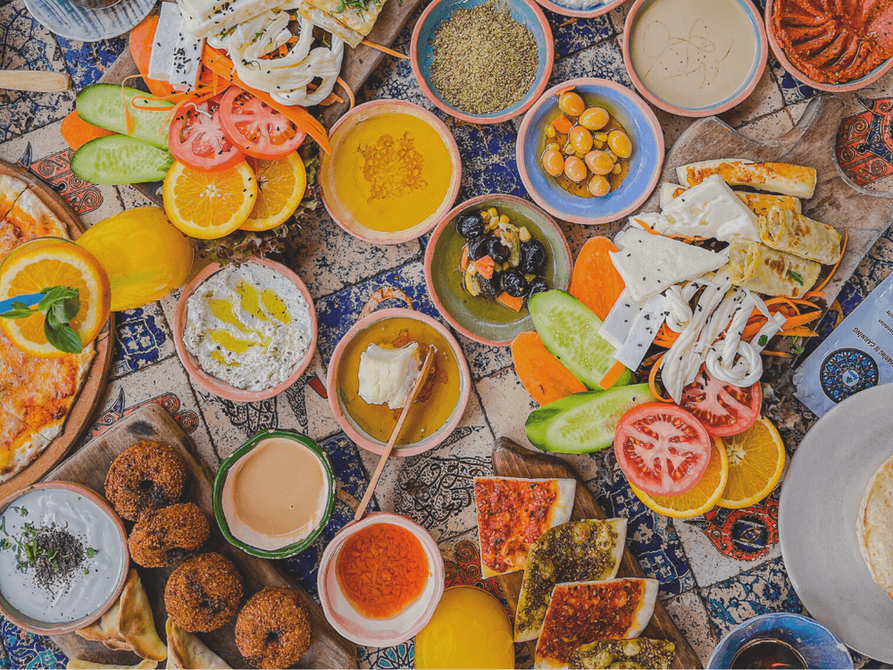 TOP 10 TRAVEL DESTINATIONS FOR FOODIES IN 2022 + MUST-TRY DISHES