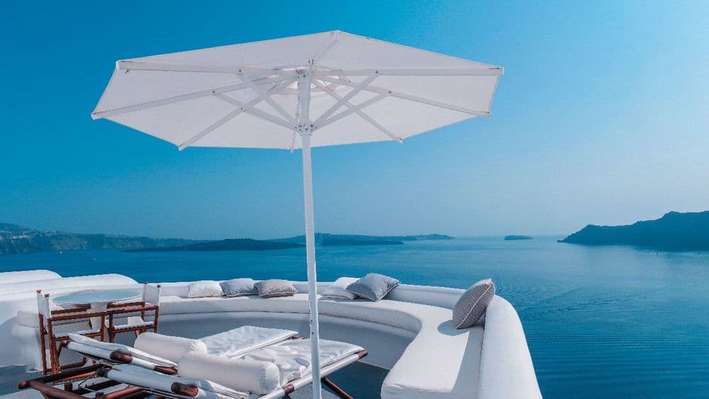 Top Must-Visit Beach Clubs In Santorini