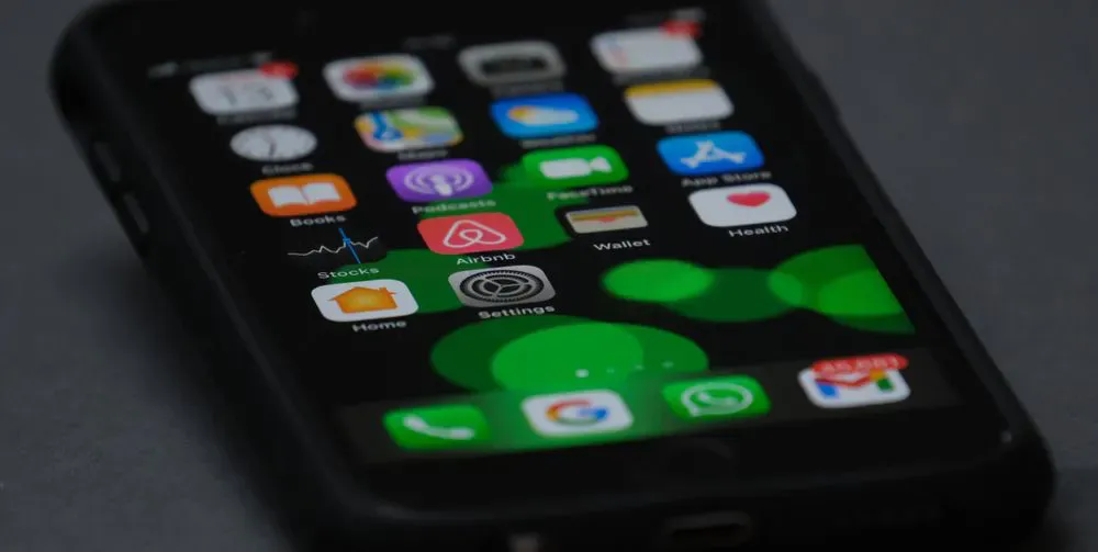 Ejemplos de Reseñas de Airbnb Escritas sobre Huéspedes - Mejores y Peores