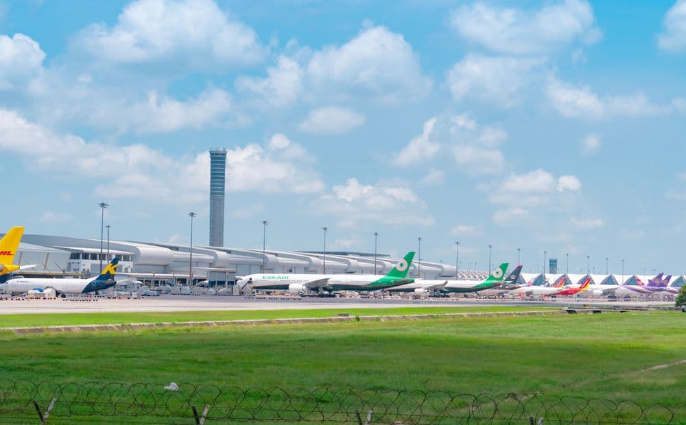 Which is a Better Choice: EVA Air vs China Airlines?