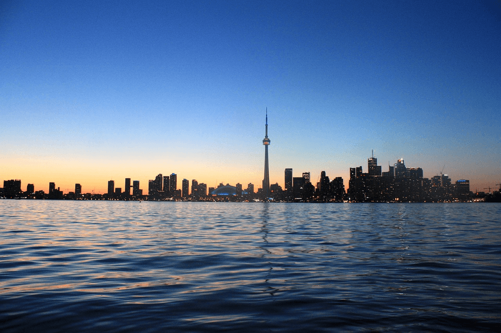 Best 25 Hotels near CN Tower Toronto – 2025 Edition