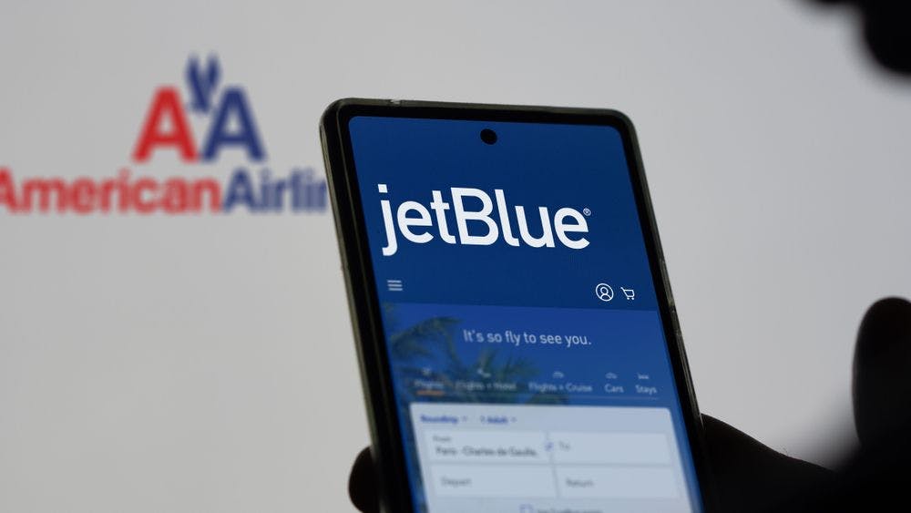 JetBlue vs. American Airlines: Pros & Cons