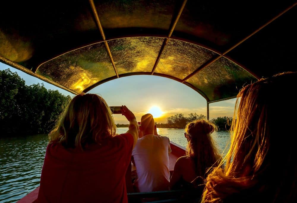 Best Travel Tours Websites for Young Adults | RatePunk