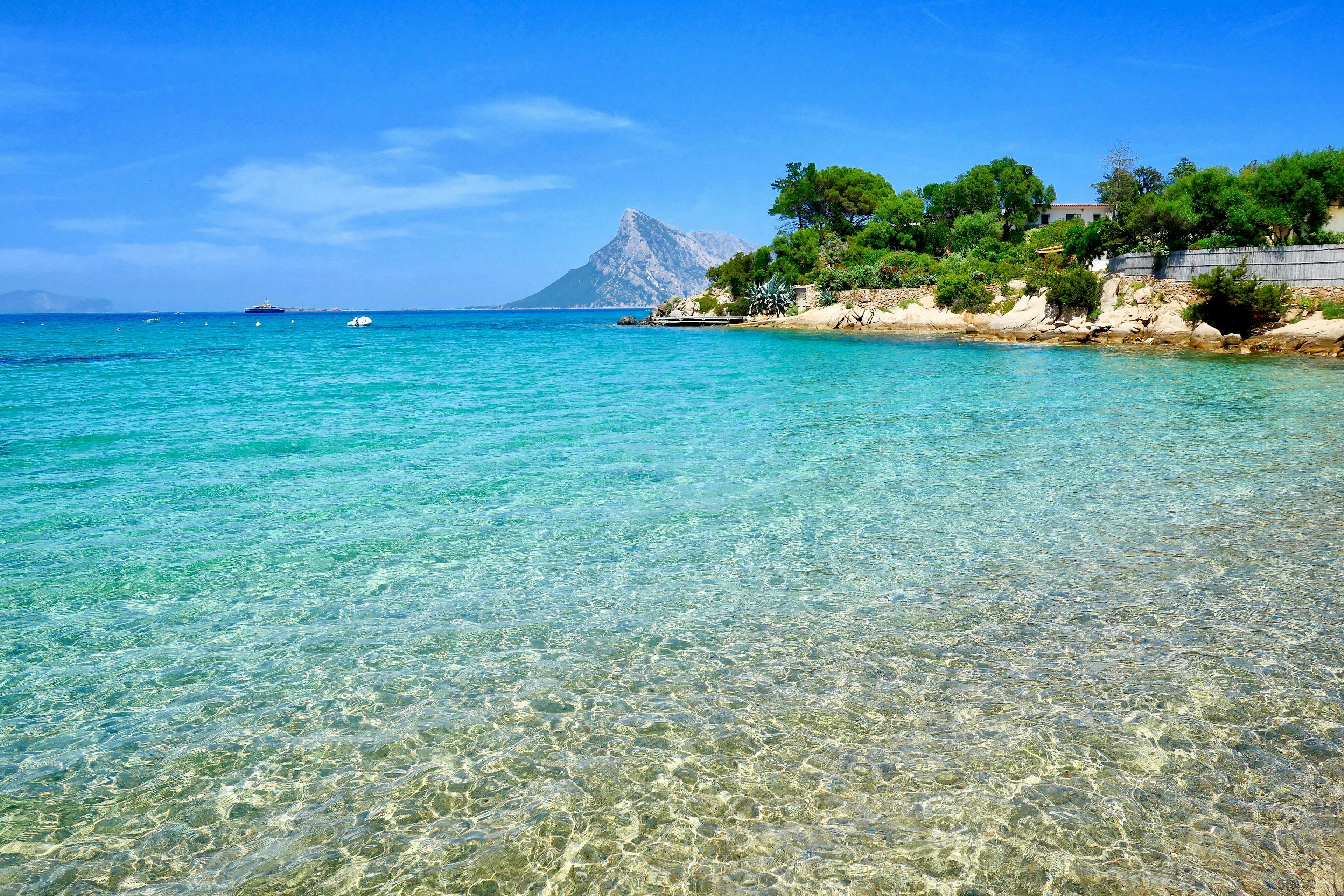 10 Places with the Bluest and Clearest Waters in the World - Sardinia beaches - ratepunk