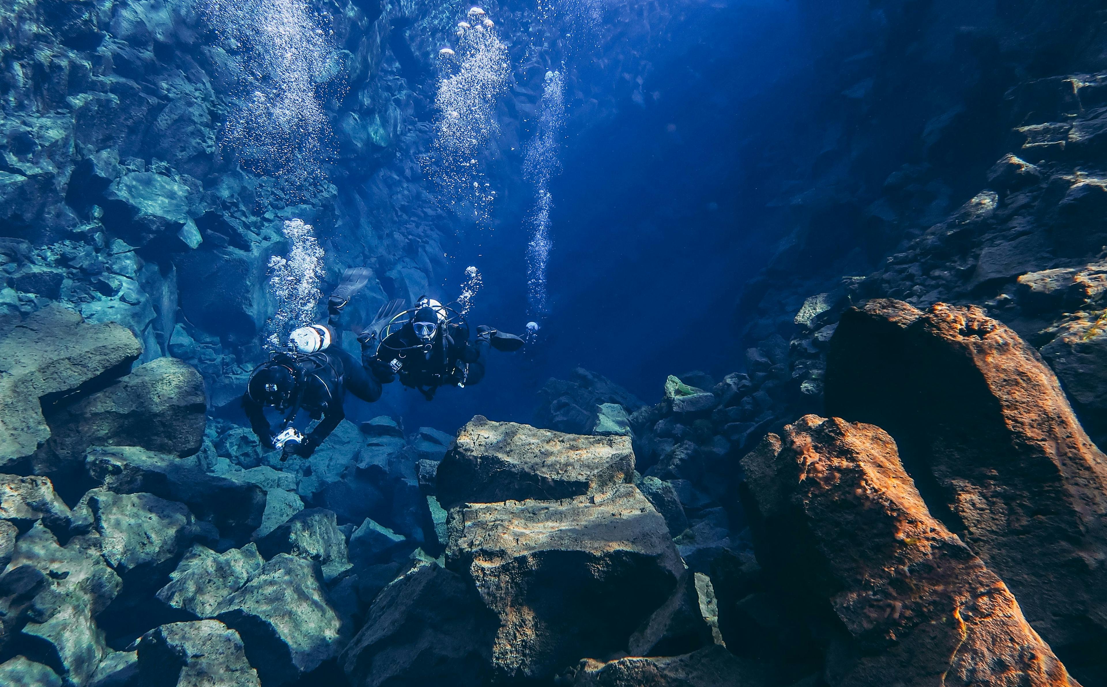 Silfra Fissure Iceland - best diving sites in Europe - ratepunk