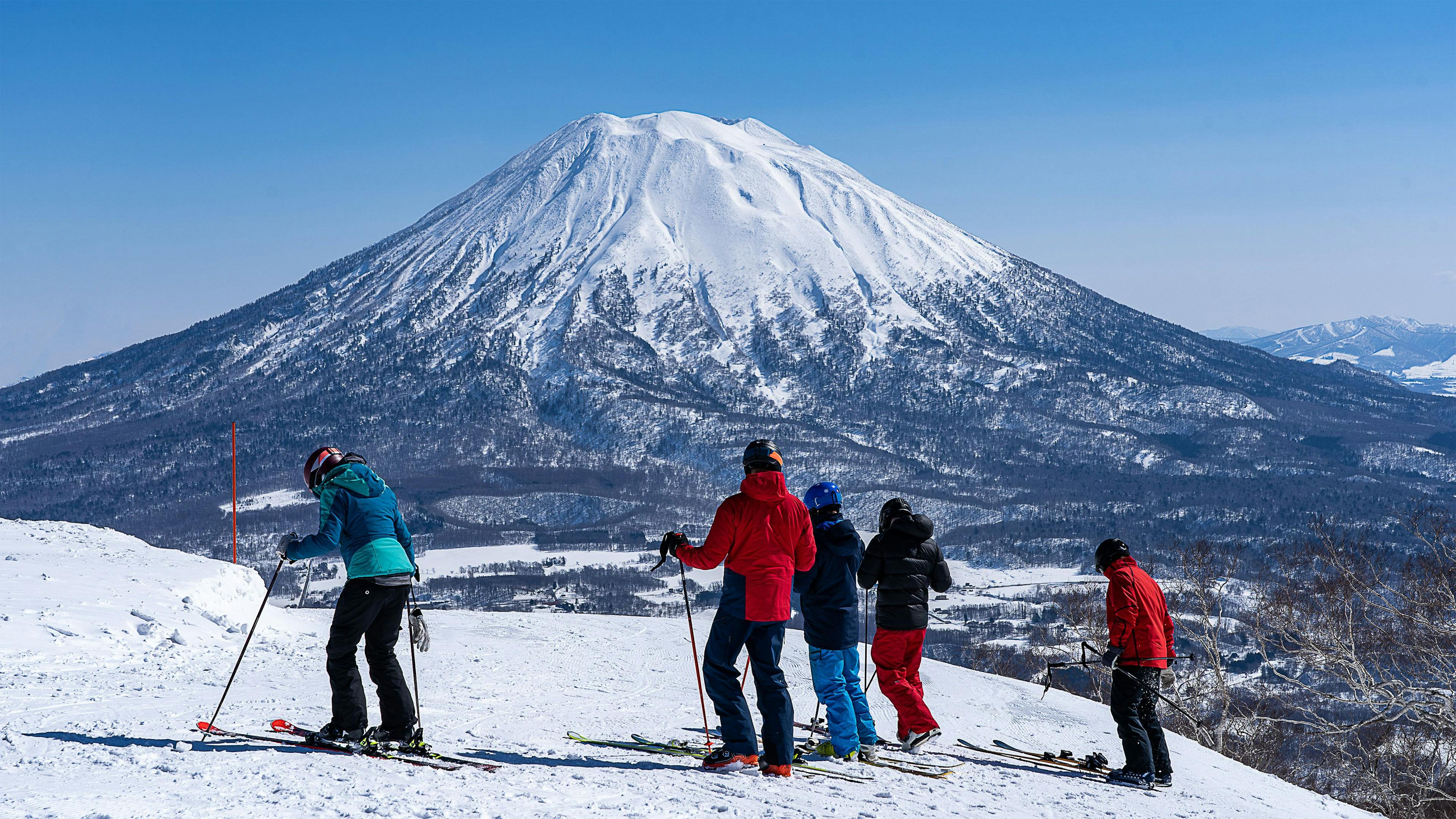 Best Ski Resorts for Beginners to Visit | RatePunk | Niseko Japan