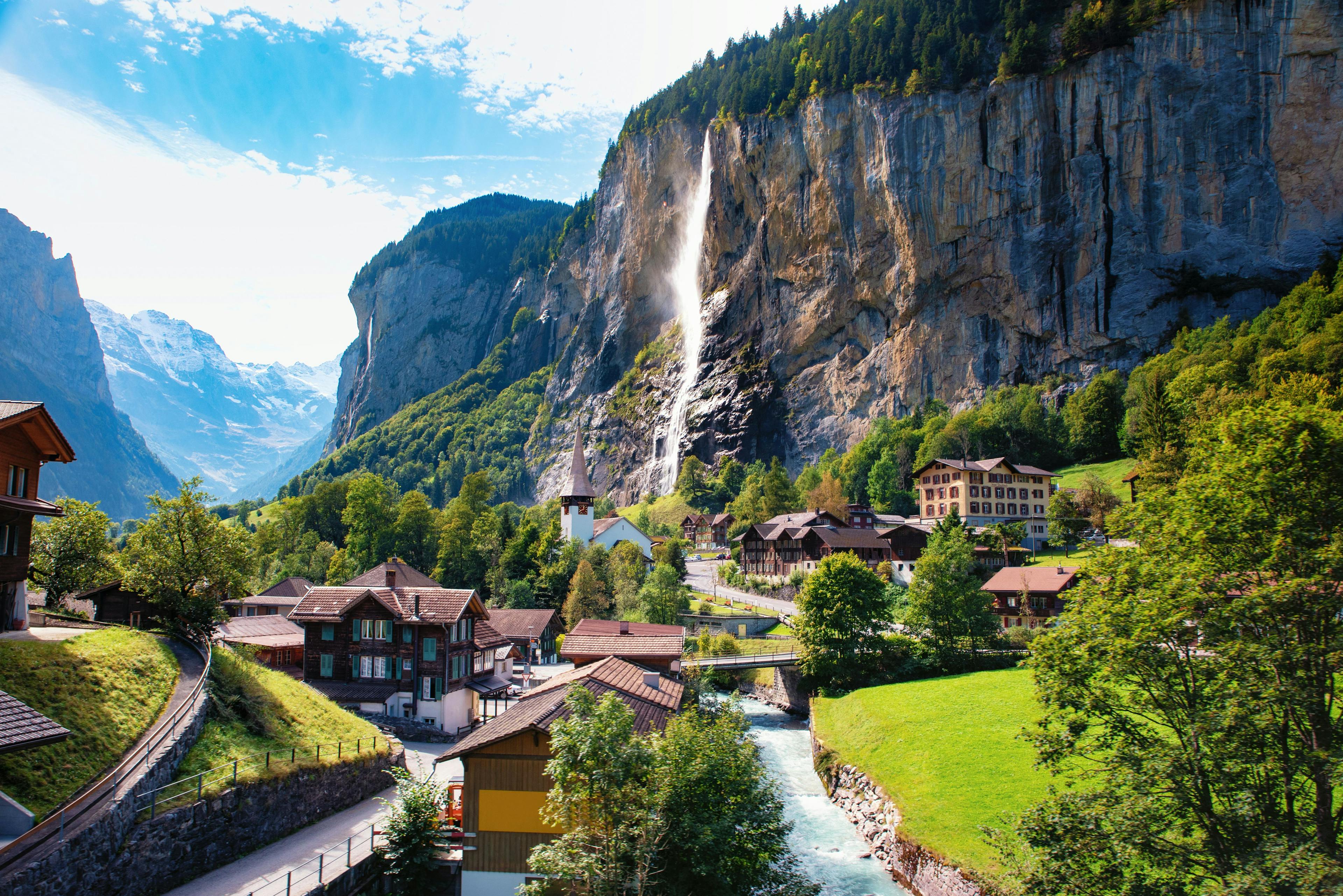 Switzerland's Instagram-Worthy Gems : Lauterbrunnen - RatePunk