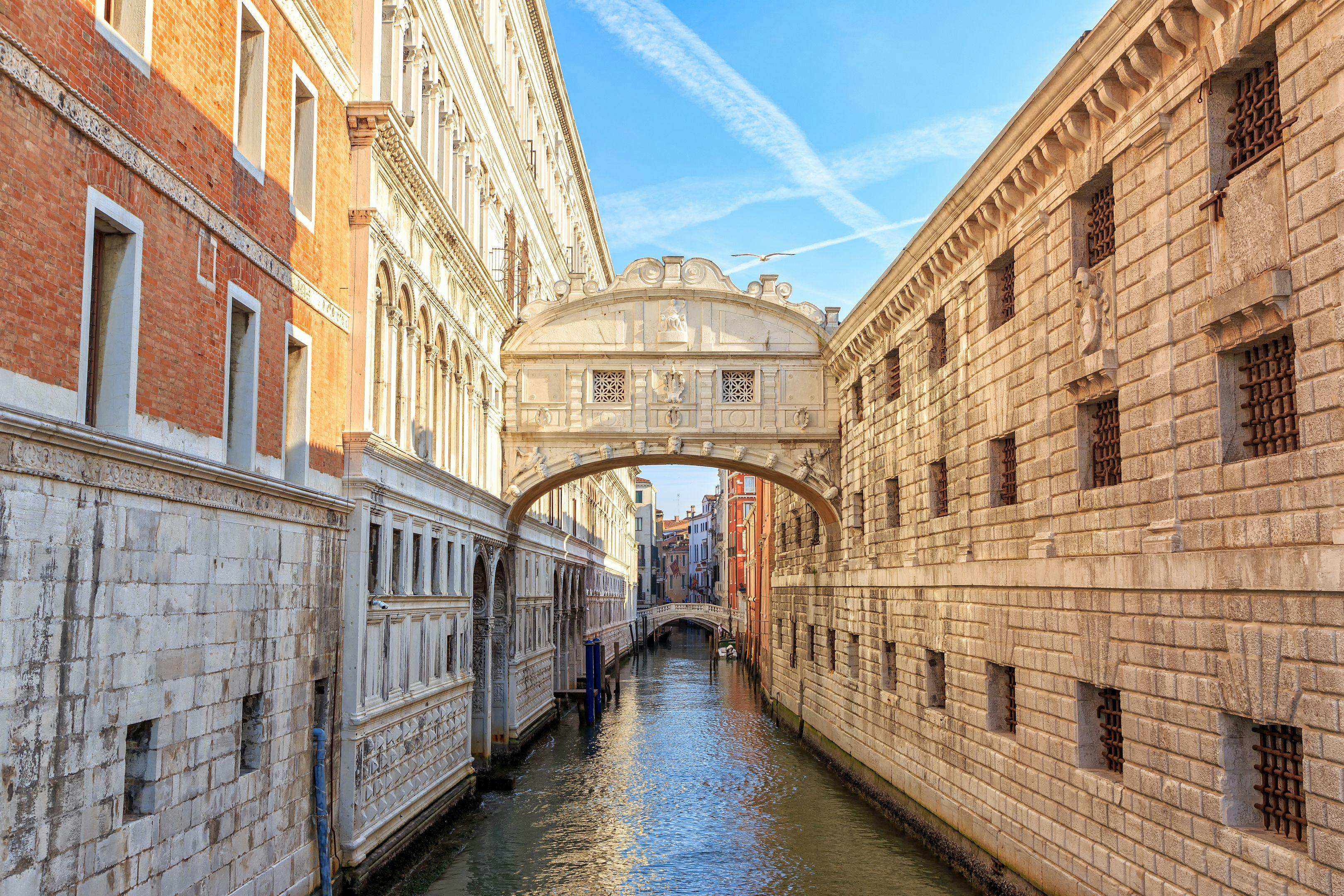 Bridge of Sighs - the most instagrammable places in Venice RatePunk