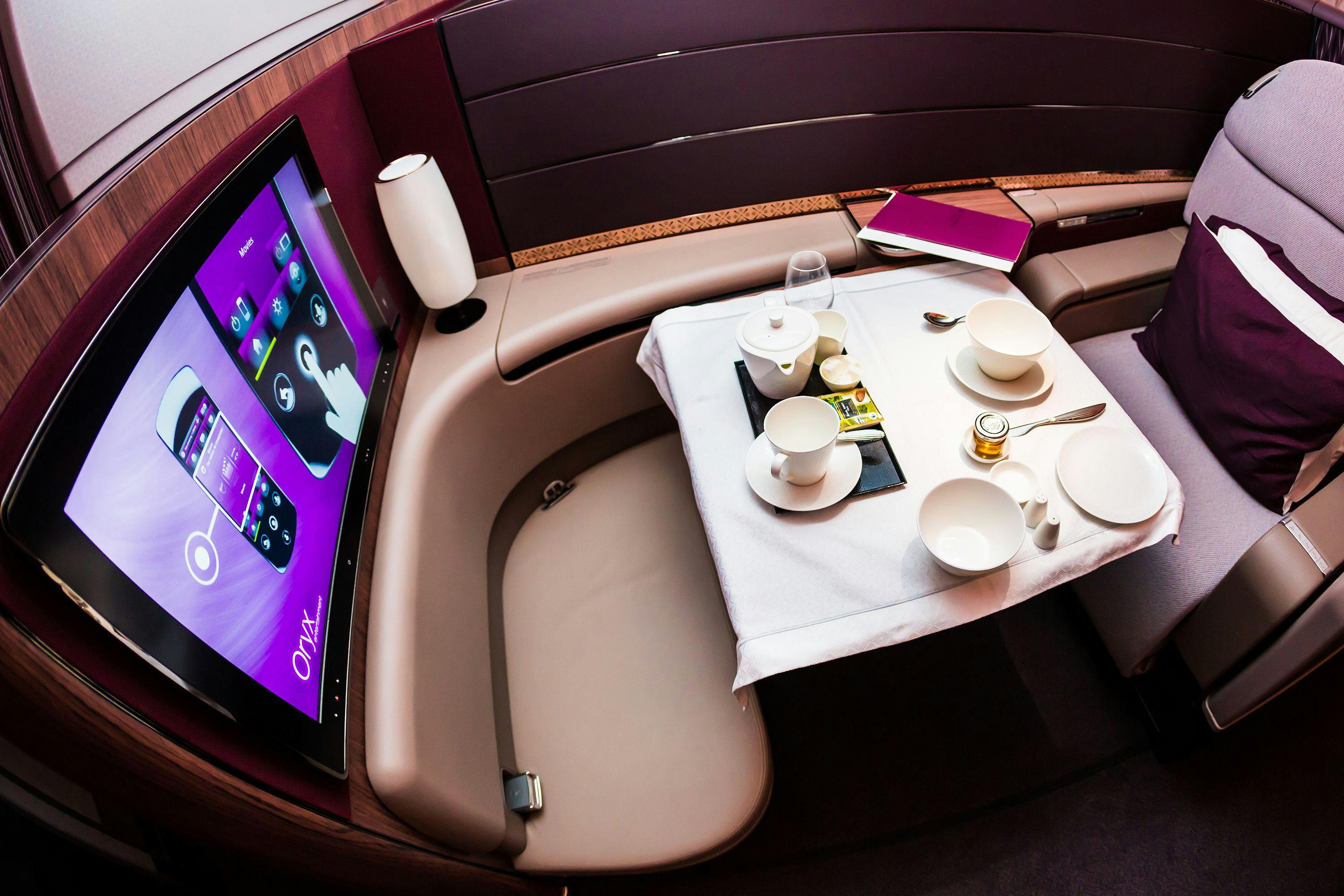 Emirates vs. Qatar Airways - which is better in dining experience RatePunk