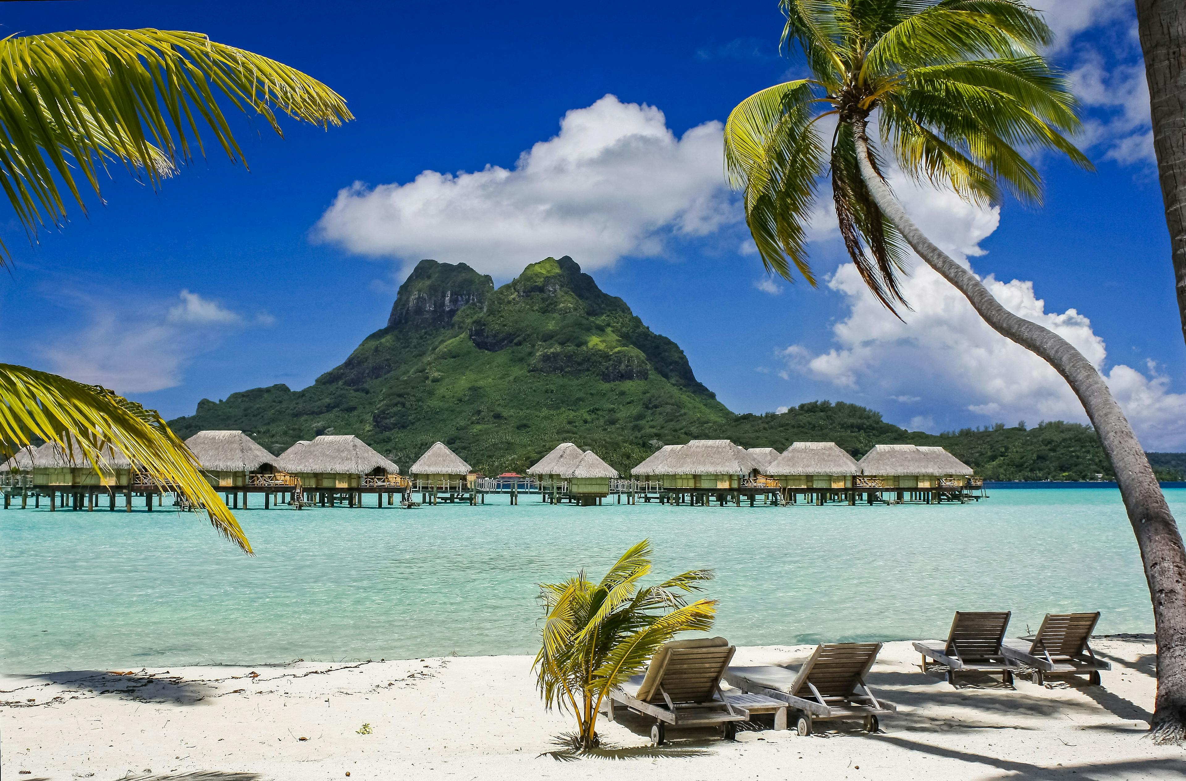 10 Places with the Bluest and Clearest Waters in the World - tahiti bora bora - ratepunk