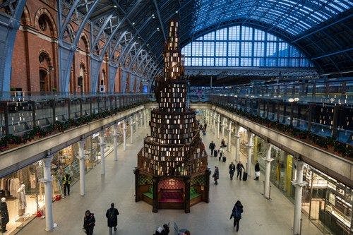 St Pancras railway Christmas Tree - cities with beautiful Christmas trees 2023/2024 