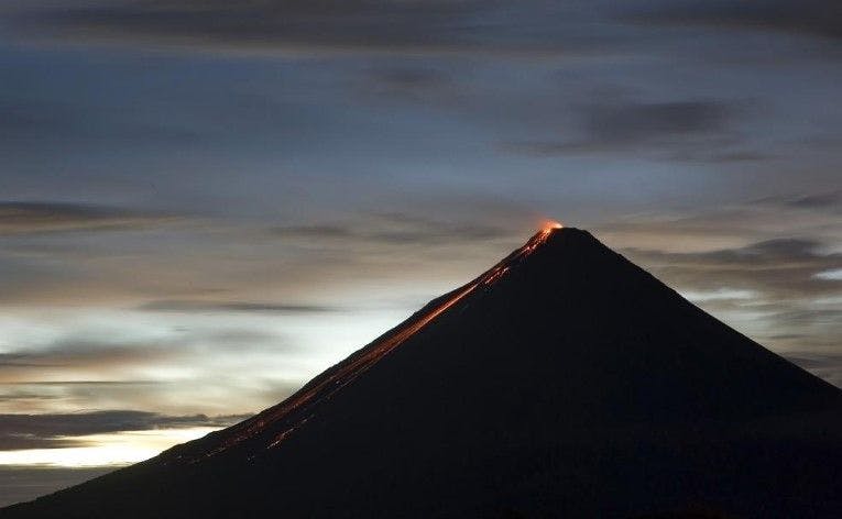 Pura Vida: Your Costa Rica Travel Guide -volcanos - ratepunk